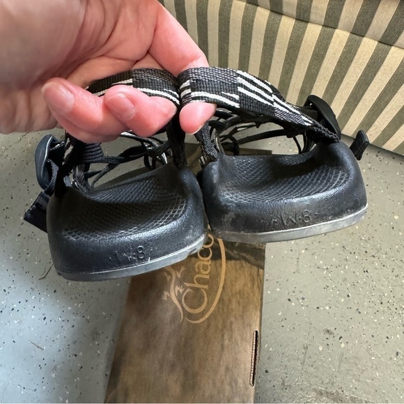 Chaco ZX3 Classic Scatter Black white strappy Sandals - Picture 5 of 7